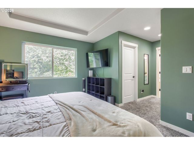 28525 GREENWAY Dr, Wilsonville, OR 97070