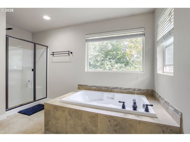 28525 GREENWAY Dr, Wilsonville, OR 97070