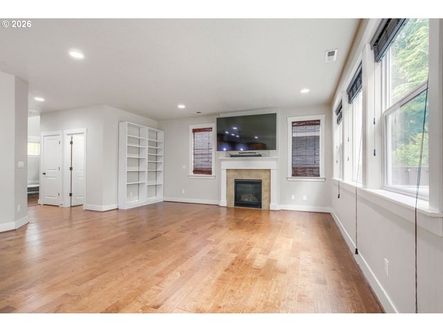 28525 GREENWAY Dr, Wilsonville, OR 97070