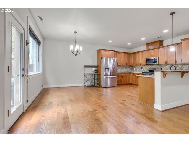 28525 GREENWAY Dr, Wilsonville, OR 97070
