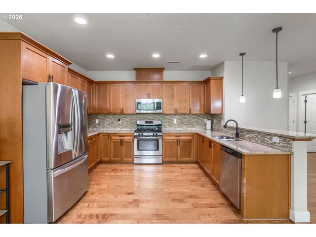 28525 GREENWAY Dr, Wilsonville, OR 97070