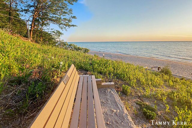 2339 Forest Trail Circle, Fennville, MI 49408