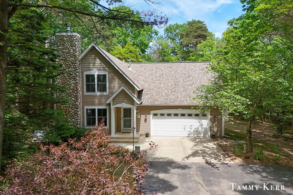 2339 Forest Trail Circle, Fennville, MI 49408