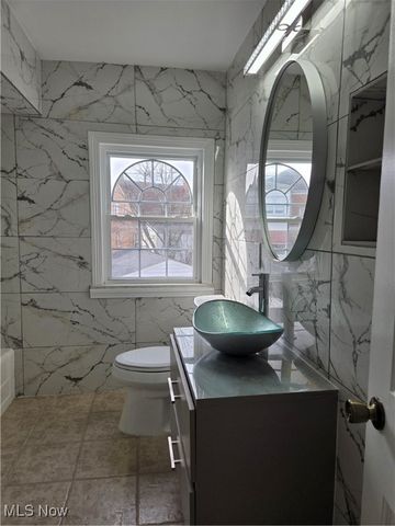 3698 Washington Boulevard, University Heights, OH 44118