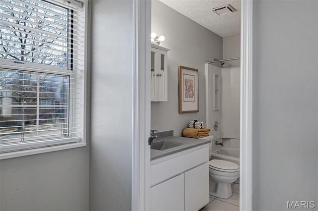 1507 Swallow Drive, Brentwood, MO 63144