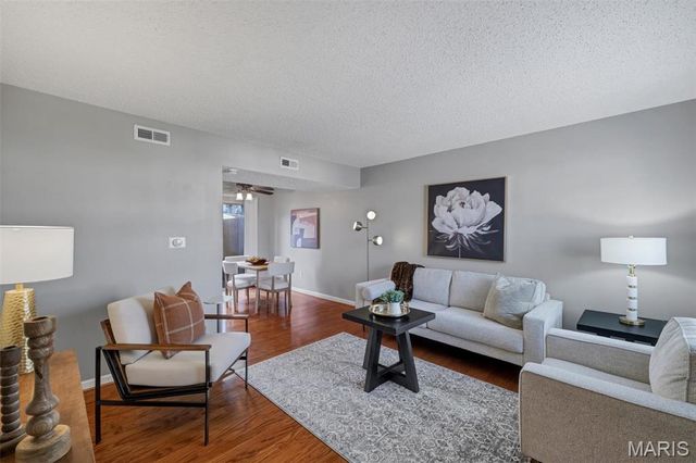 1507 Swallow Drive, Brentwood, MO 63144