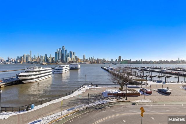 2 Constitution Court 814, Hoboken, NJ 07030
