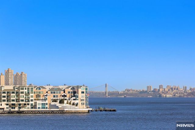 2 Constitution Court 814, Hoboken, NJ 07030