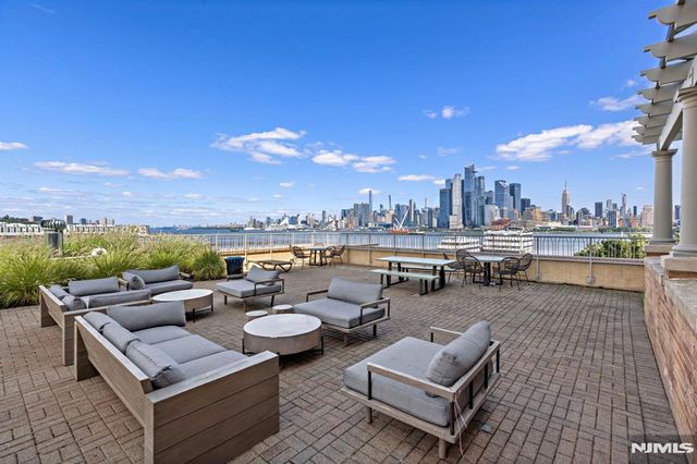 2 Constitution Court 814, Hoboken, NJ 07030