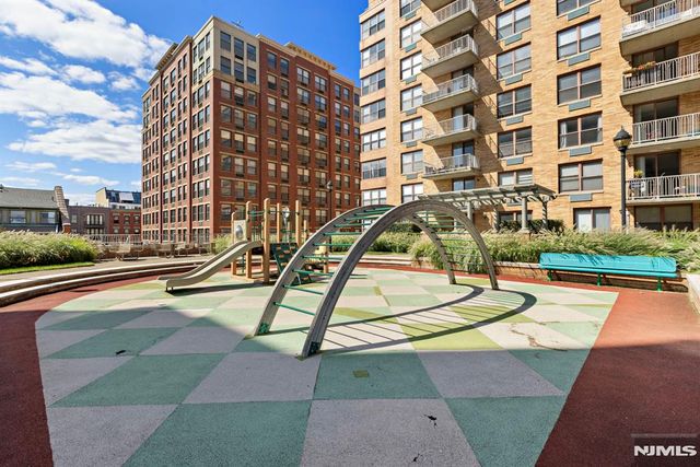 2 Constitution Court 814, Hoboken, NJ 07030