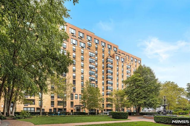 2 Constitution Court 814, Hoboken, NJ 07030