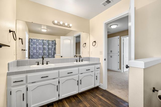 2034 Wrenwood Avenue, Clovis, CA 93611