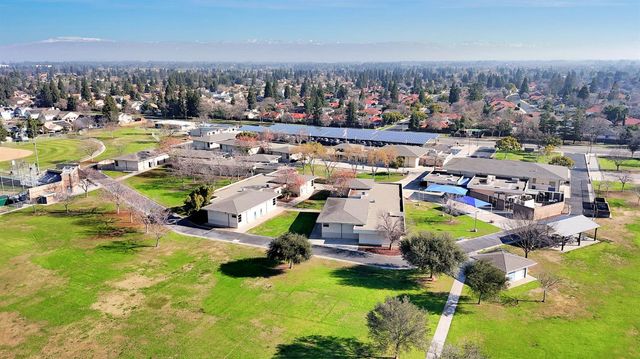 2034 Wrenwood Avenue, Clovis, CA 93611