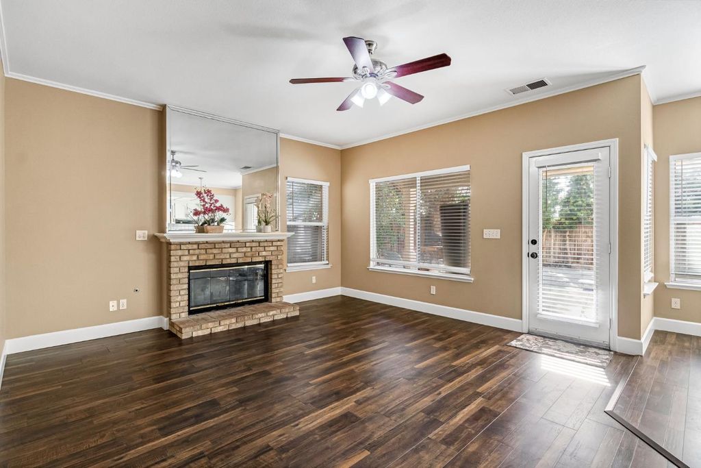 Image 18 of property listing at 2034 Wrenwood Avenue, Clovis, CA 93611