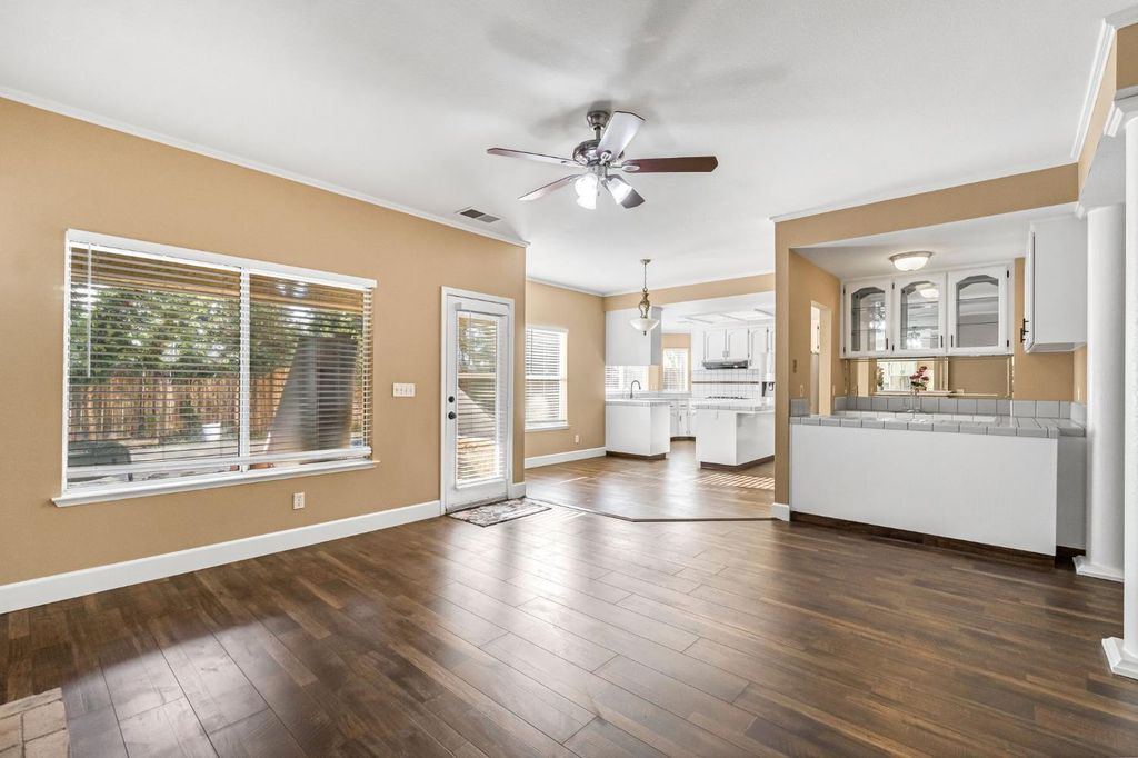 Image 20 of property listing at 2034 Wrenwood Avenue, Clovis, CA 93611