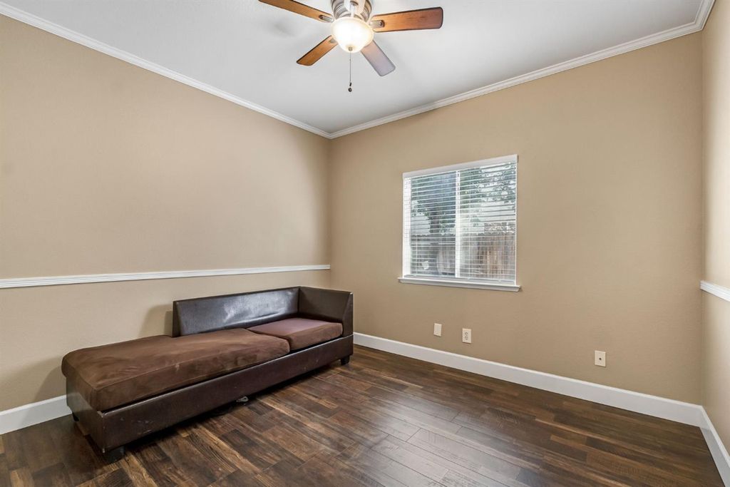 Image 24 of property listing at 2034 Wrenwood Avenue, Clovis, CA 93611