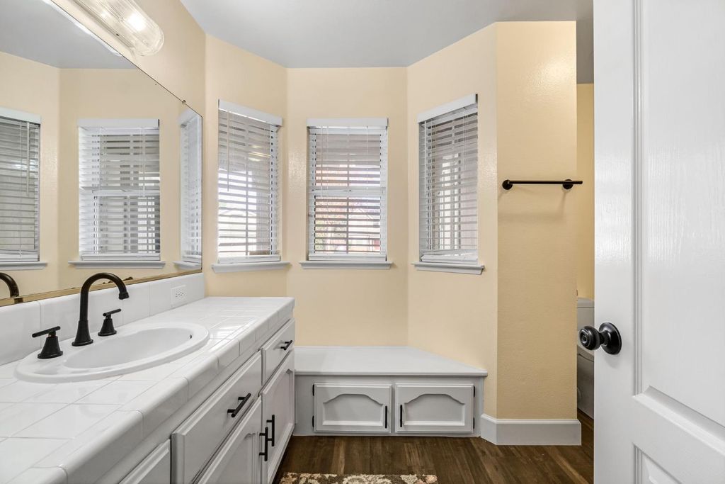 Image 25 of property listing at 2034 Wrenwood Avenue, Clovis, CA 93611