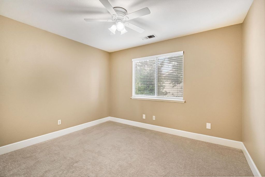 Image 38 of property listing at 2034 Wrenwood Avenue, Clovis, CA 93611