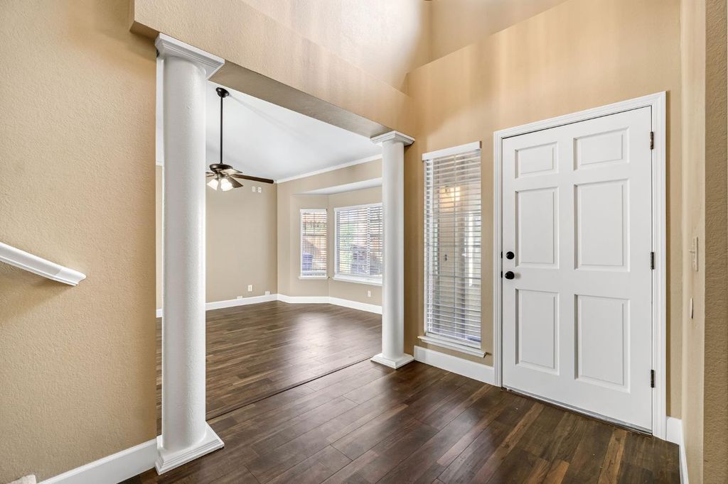 Image 4 of property listing at 2034 Wrenwood Avenue, Clovis, CA 93611