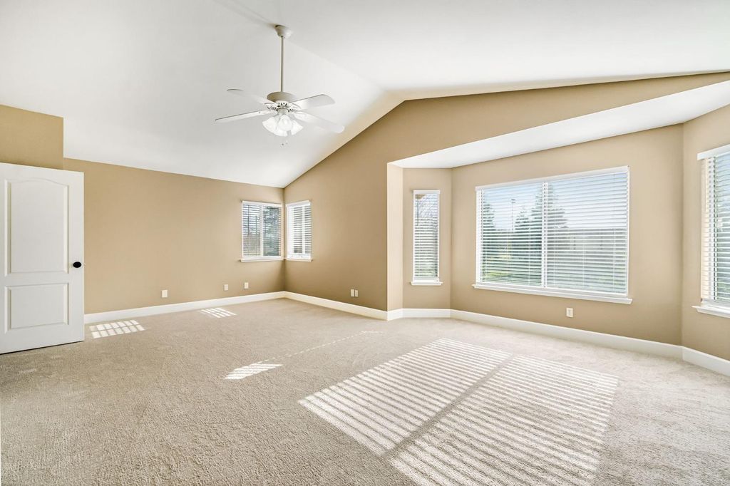 Image 44 of property listing at 2034 Wrenwood Avenue, Clovis, CA 93611