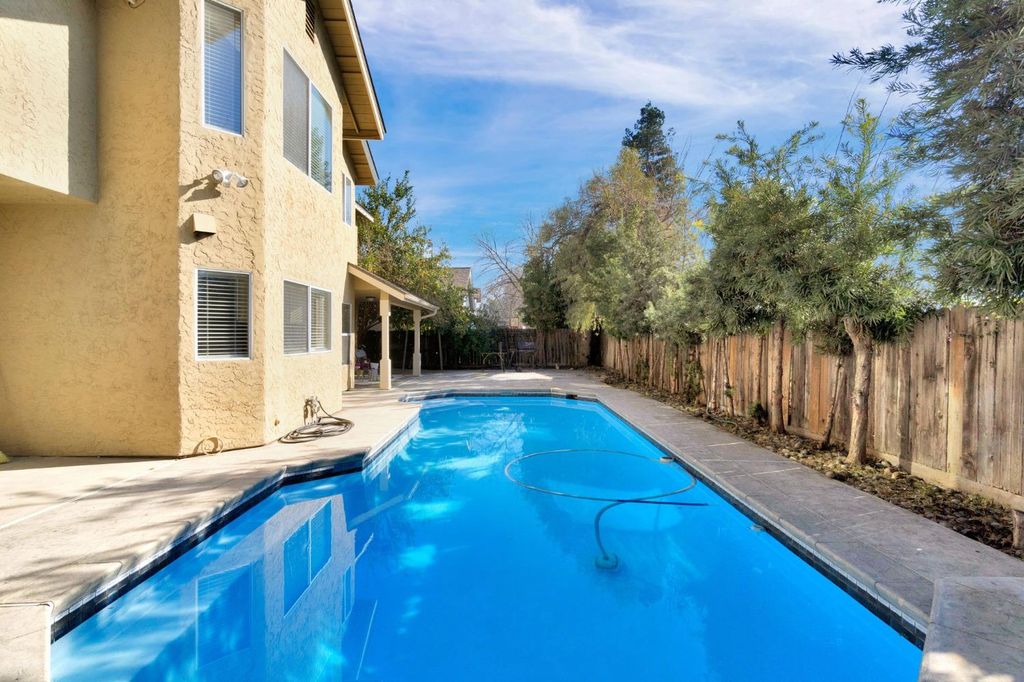 Image 48 of property listing at 2034 Wrenwood Avenue, Clovis, CA 93611