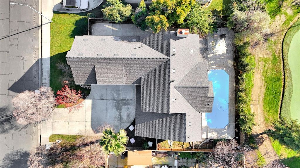 Image 50 of property listing at 2034 Wrenwood Avenue, Clovis, CA 93611