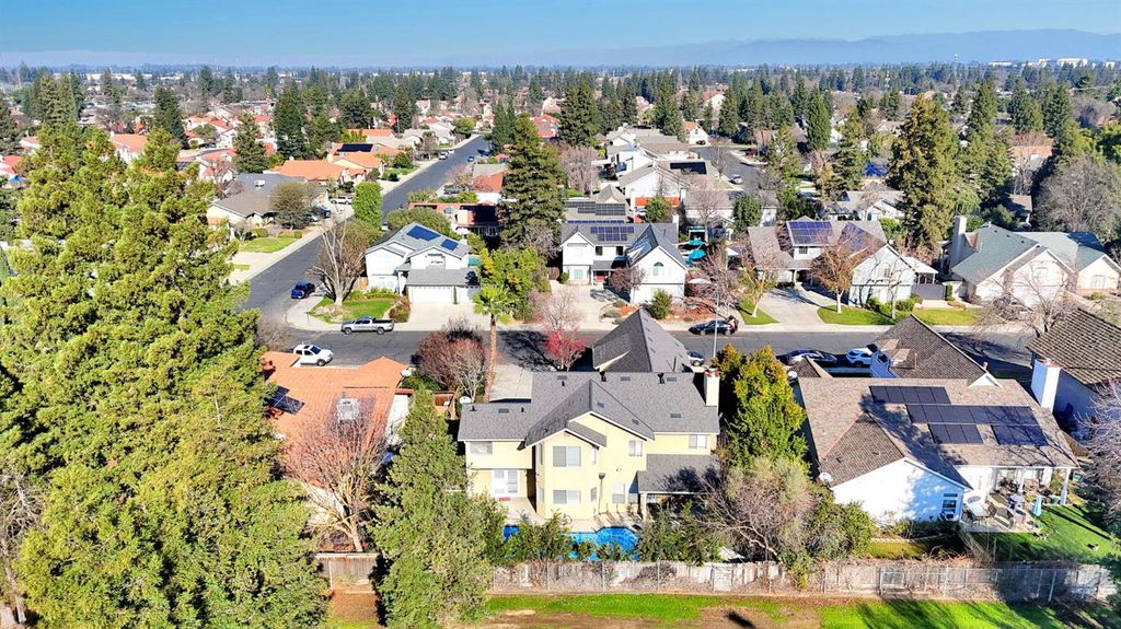 Image 51 of property listing at 2034 Wrenwood Avenue, Clovis, CA 93611