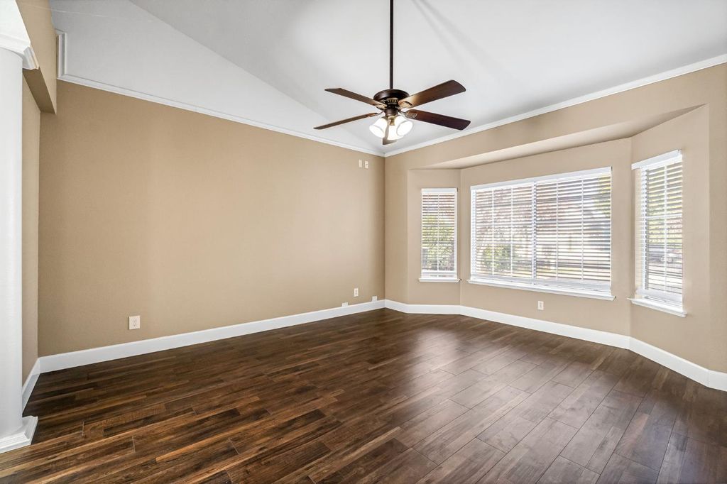 Image 8 of property listing at 2034 Wrenwood Avenue, Clovis, CA 93611