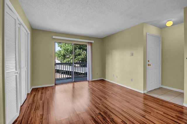2750 Holly Hall Street 1017, Houston, TX 77054