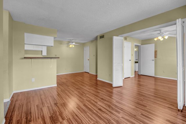 2750 Holly Hall Street 1017, Houston, TX 77054