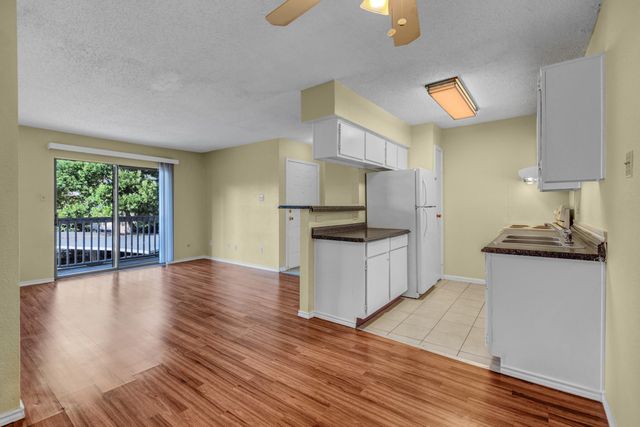 2750 Holly Hall Street 1017, Houston, TX 77054