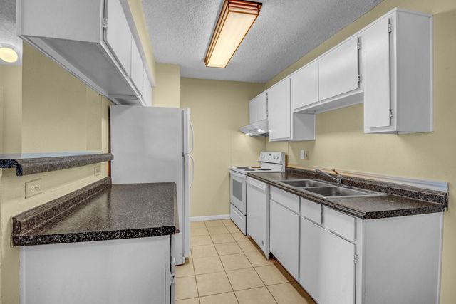 2750 Holly Hall Street 1017, Houston, TX 77054