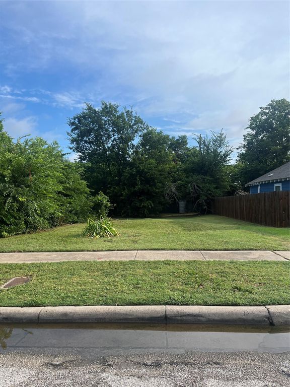 1217 E Tucker Street, Fort Worth, TX 76104
