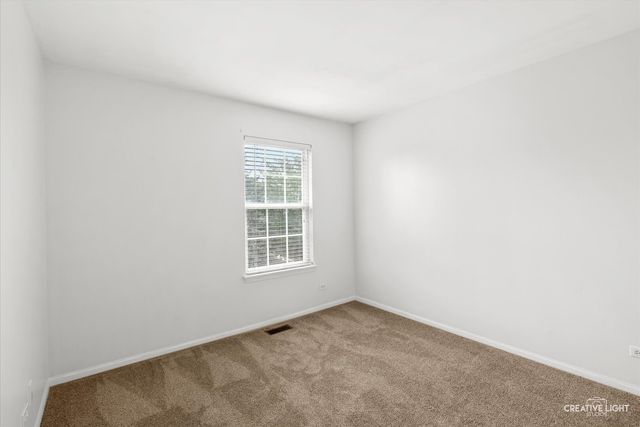 2409 Courtyard Circle 4, Aurora, IL 60506