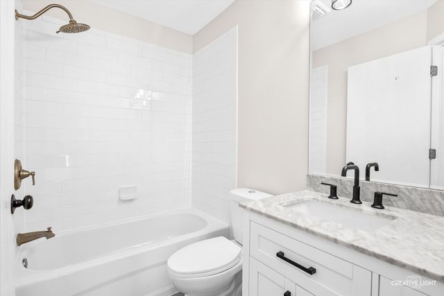 2409 Courtyard Circle 4, Aurora, IL 60506