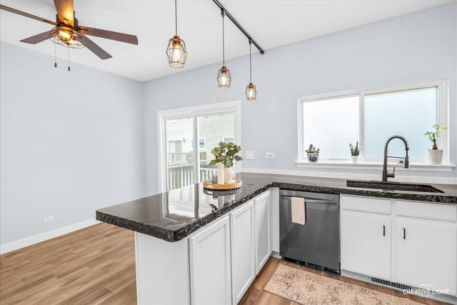 2409 Courtyard Circle 4, Aurora, IL 60506