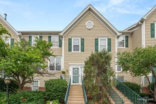 2409 Courtyard Circle 4, Aurora, IL 60506