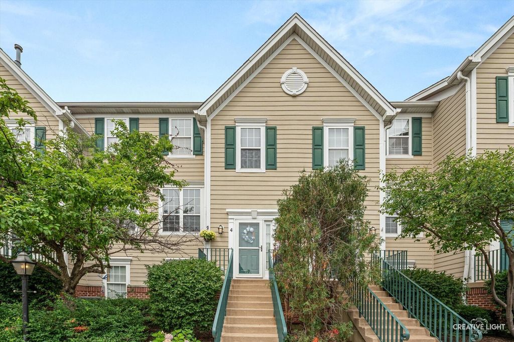 2409 Courtyard Circle 4, Aurora, IL 60506