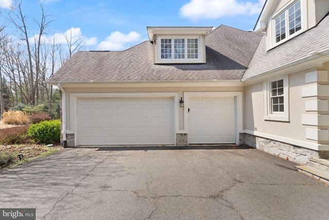 5033 HUNTWOOD MANOR DR, Fairfax, VA 22030