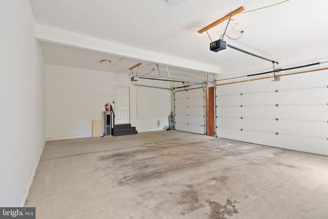 5033 HUNTWOOD MANOR DR, Fairfax, VA 22030