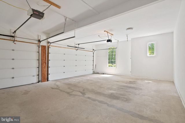 5033 HUNTWOOD MANOR DR, Fairfax, VA 22030