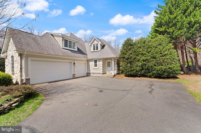 5033 HUNTWOOD MANOR DR, Fairfax, VA 22030