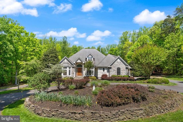 5033 HUNTWOOD MANOR DR, Fairfax, VA 22030