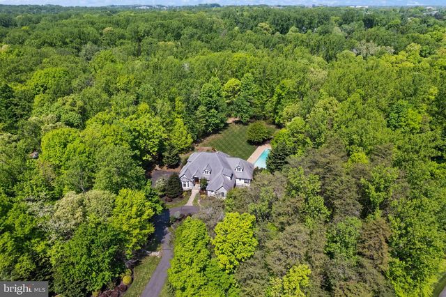 5033 HUNTWOOD MANOR DR, Fairfax, VA 22030
