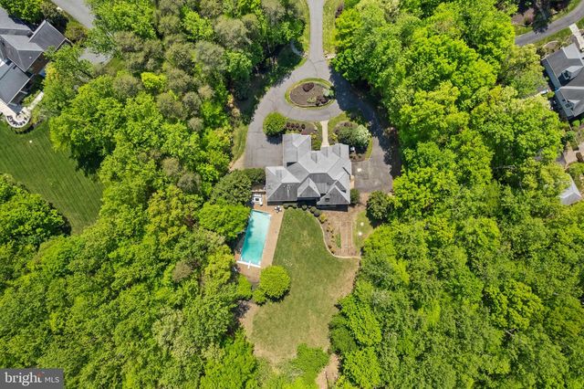 5033 HUNTWOOD MANOR DR, Fairfax, VA 22030