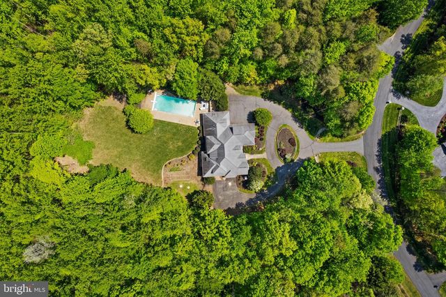 5033 HUNTWOOD MANOR DR, Fairfax, VA 22030