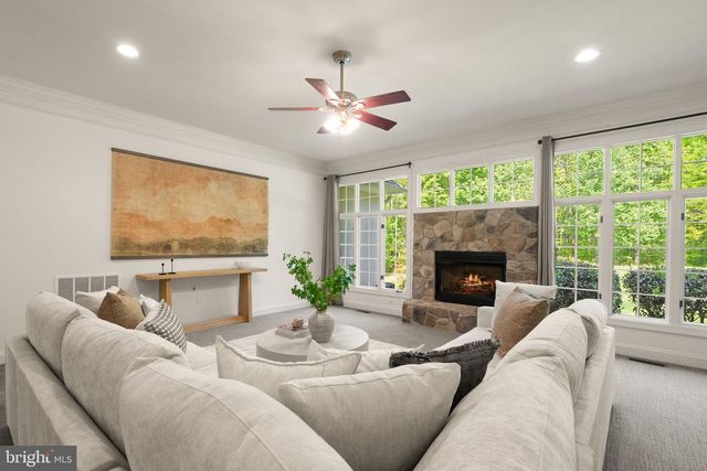 5033 HUNTWOOD MANOR DR, Fairfax, VA 22030