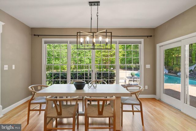 5033 HUNTWOOD MANOR DR, Fairfax, VA 22030