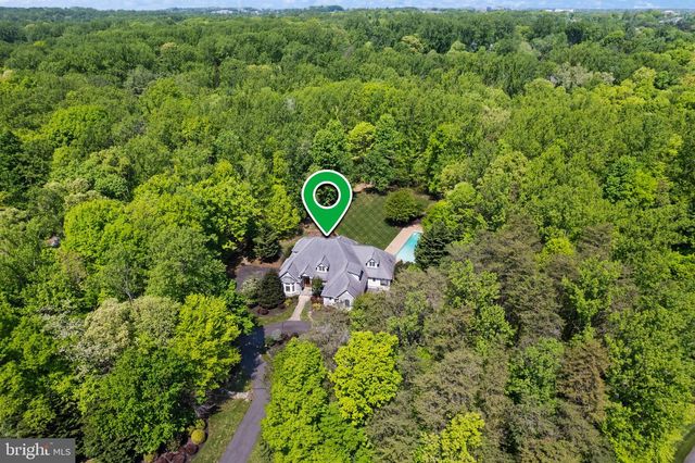 5033 HUNTWOOD MANOR DR, Fairfax, VA 22030