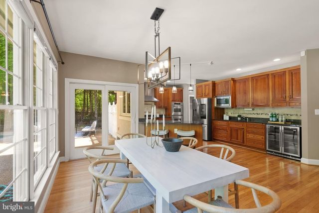 5033 HUNTWOOD MANOR DR, Fairfax, VA 22030
